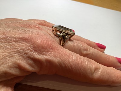 Lot 80 - A pale citrine dress ring.