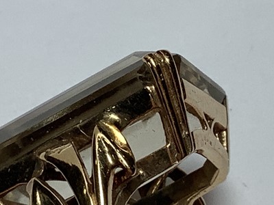 Lot 80 - A pale citrine dress ring.