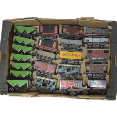 Lot 90 - Twenty-three Hornby O gauge model railway freight cars