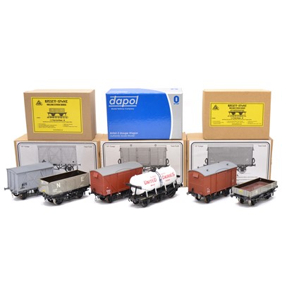 Lot 95 - Six O gauge model railway freight cars