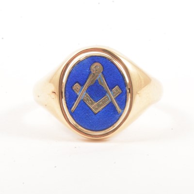 Lot 95 - A 9 carat gold Masonic swivel signet ring.