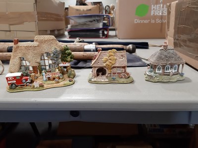 Lot 85 - Box of twenty Lilliput Lane models