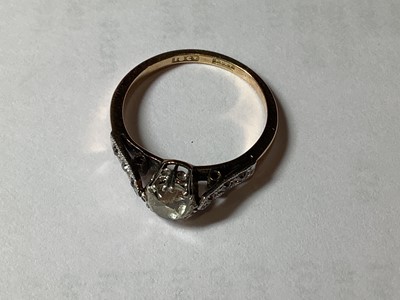 Lot 5 - A diamond solitaire ring
