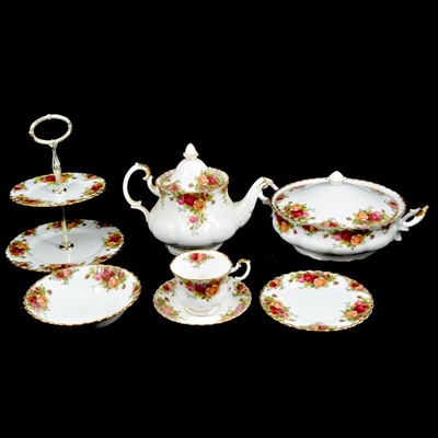 Lot 90 - Royal Albert Old Country Roses tea and dinnerware