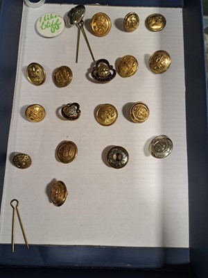 Lot 144 - Approx. sixty-five mainly WW2 military cap badges, and other items.