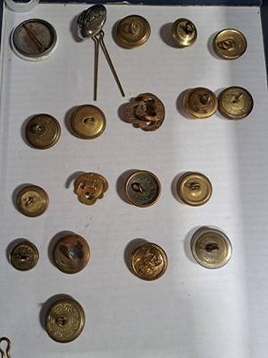 Lot 144 - Approx. sixty-five mainly WW2 military cap badges, and other items.