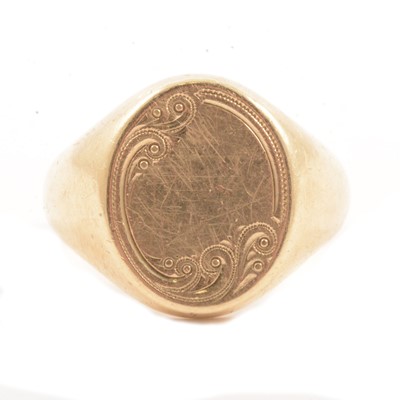 Lot 98 - A 9 carat yellow gold signet ring.