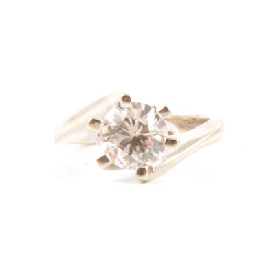 Lot 5 - A diamond solitaire ring.