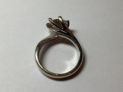 Lot 5 - A diamond solitaire ring.