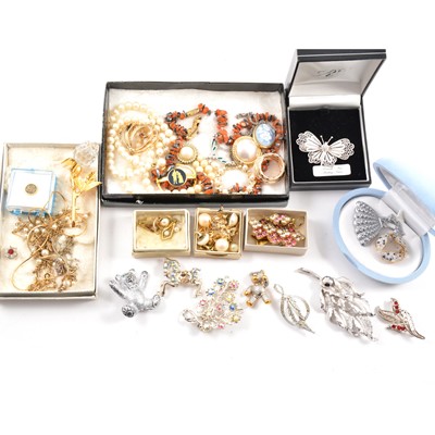 Lot 460 - A collection of costume jewellery.