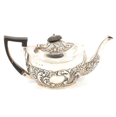 Lot 447 - Silver teapot