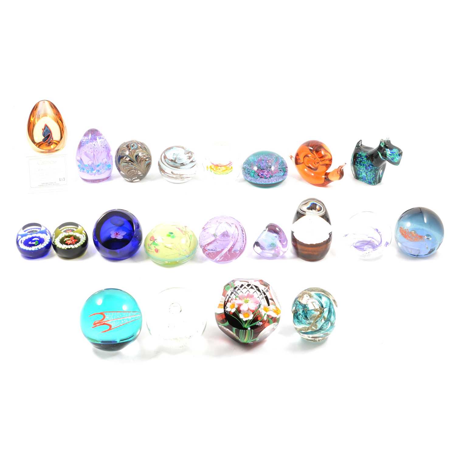 Lot 21 - Collection of glass paperweights