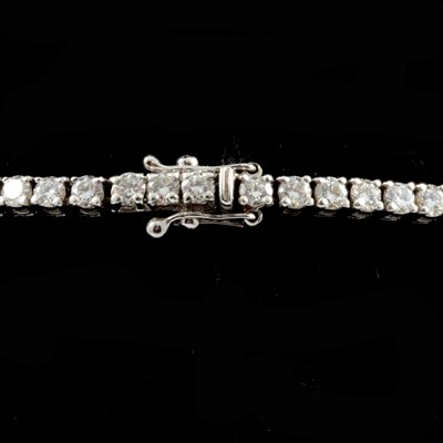 Lot 201 - A diamond Riviere necklace, approximately 20 carats.