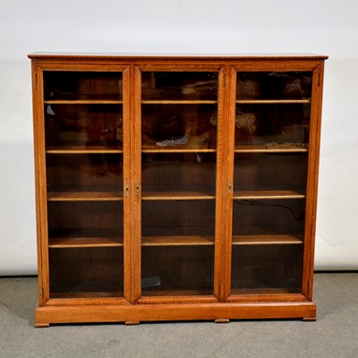 Lot 531 - Oak bookcase