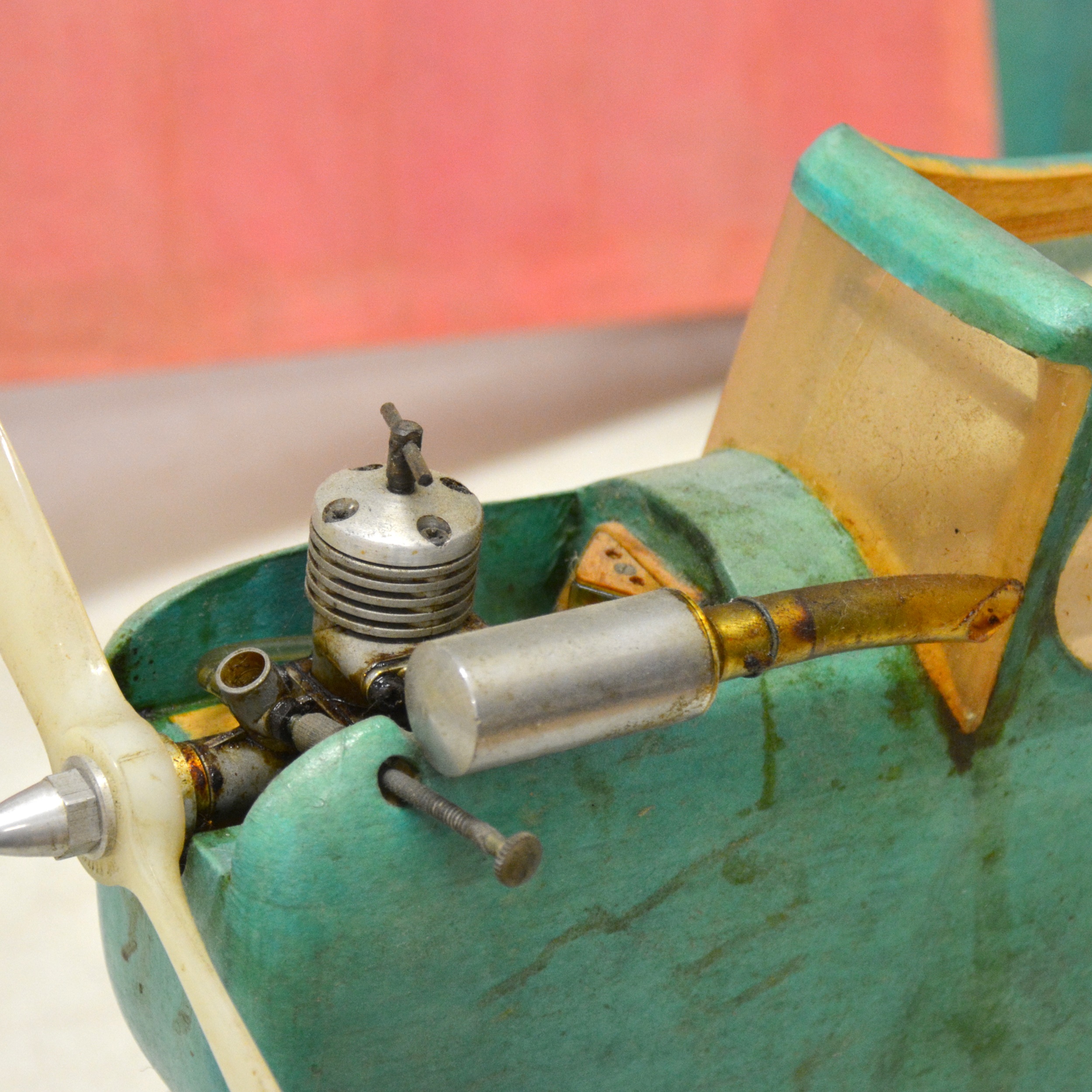 Lot 502 Green 'Musketeer' model aircraft with