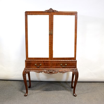 Lot 405 - Reproduction mahogany freestanding display cabinet