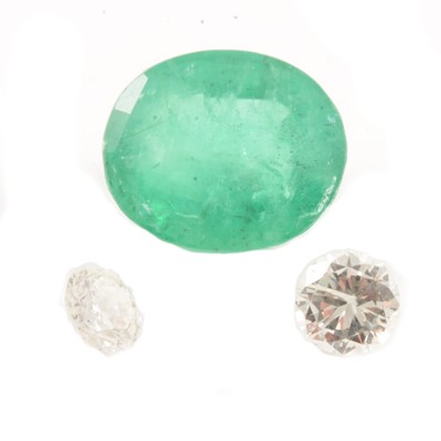 Lot 107 - Two loose diamonds and one loose emerald