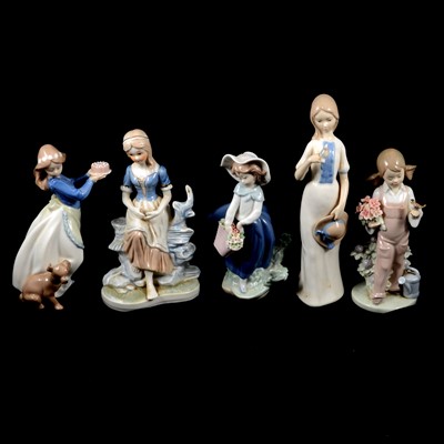 Lot 4 - Nine Lladro and Nao figurines