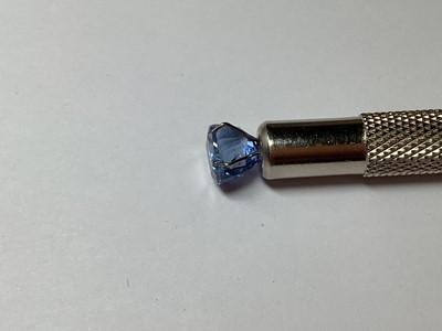 Lot 88 - A sapphire loose stone.