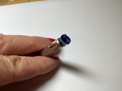 Lot 88 - A sapphire loose stone.