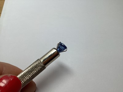 Lot 88 - A sapphire loose stone.