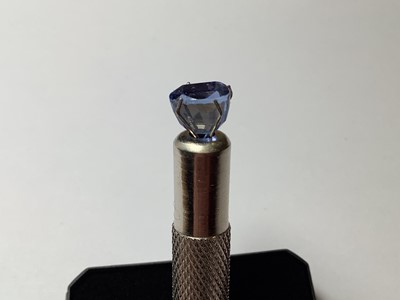 Lot 88 - A sapphire loose stone.
