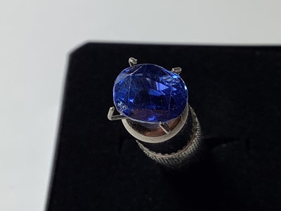 Lot 88 - A sapphire loose stone.