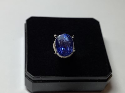 Lot 88 - A sapphire loose stone.