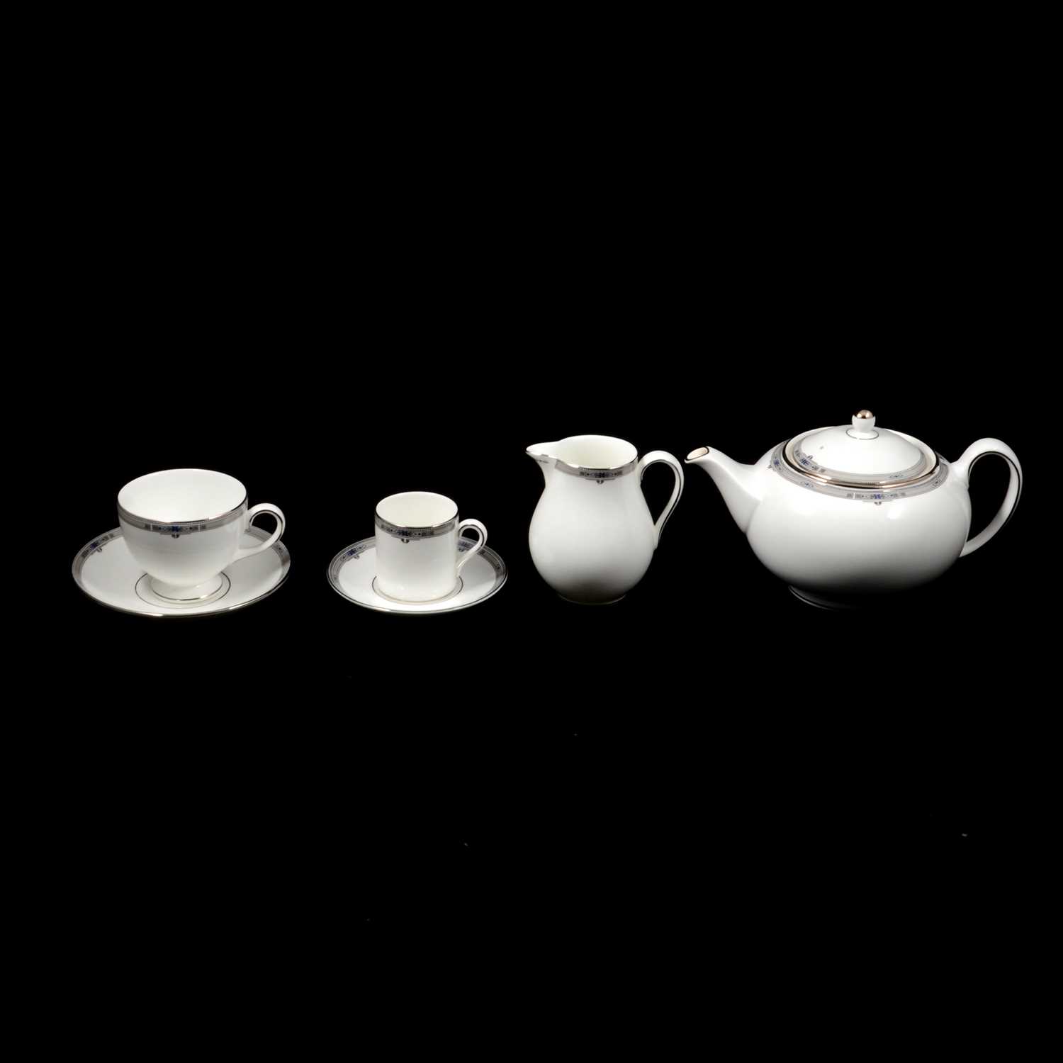 Lot 79 - Wedgwood 'Amherst' pattern dinner, tea and coffee service