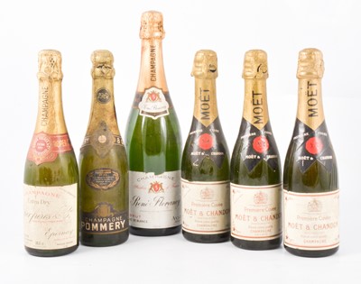 Lot 164 - Five assorted half-bottles of NV Champagne, and a full-sized bottle