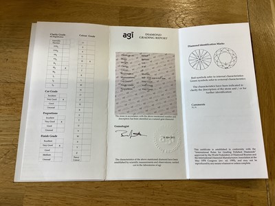 Lot 9 - A loose briiliant cut diamond .