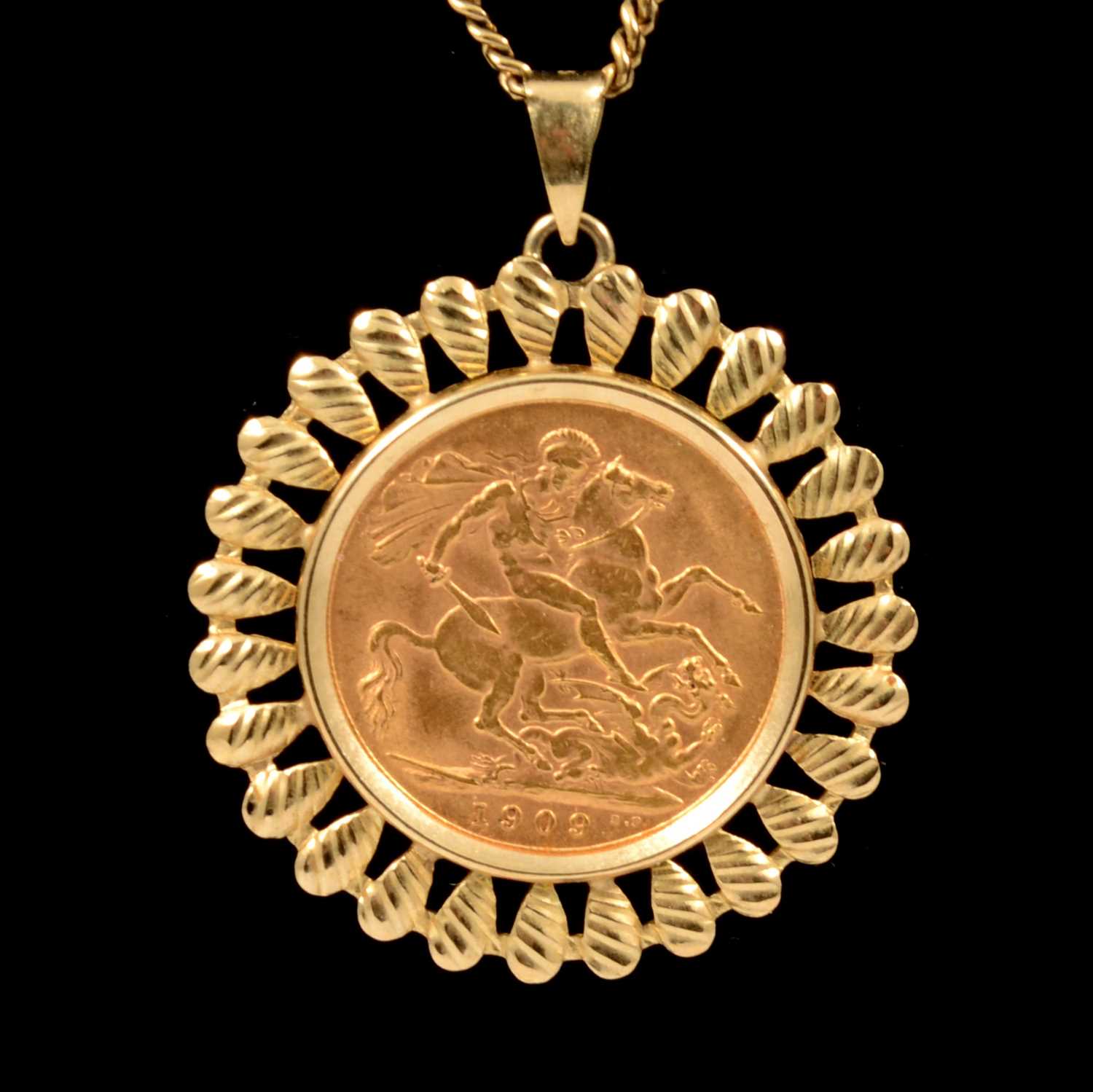 Lot 42 - A Gold Full Sovereign Coin pendant and chain.