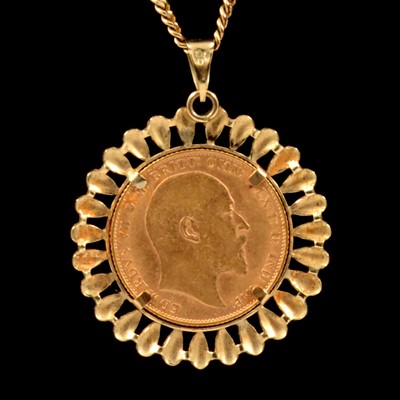 Lot 42 - A Gold Full Sovereign Coin pendant and chain.