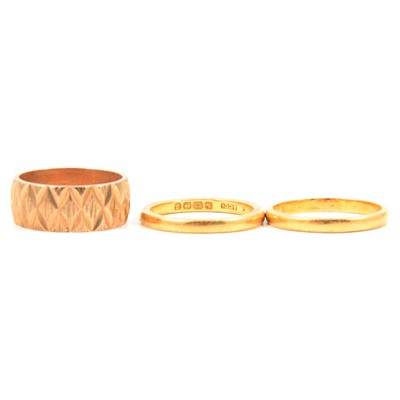 Lot 39 - Three gold wedding rings.