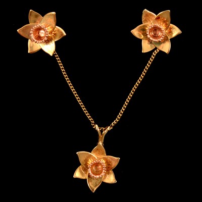 Lot 83 - A Clogau Welsh gold daffodil pendant and chain, matching earrings.