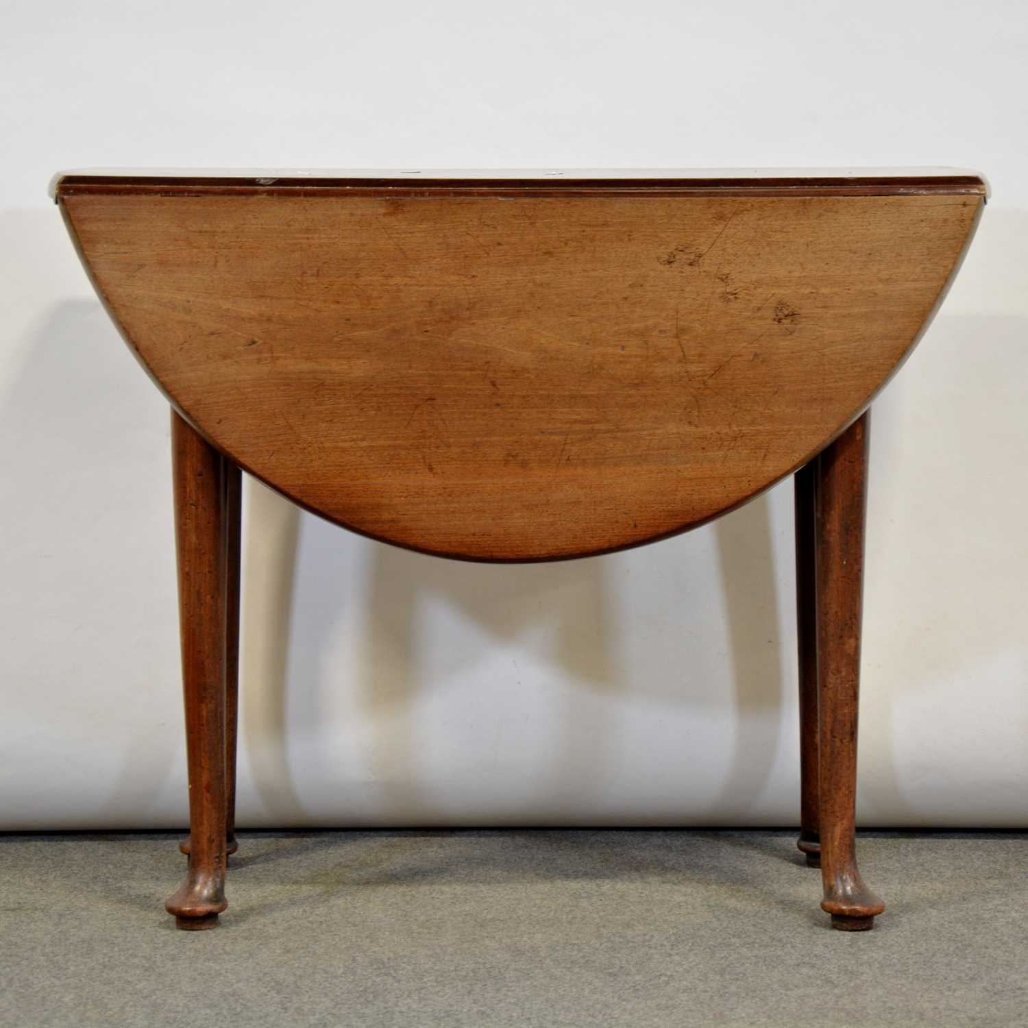 Lot 485 - Georgian mahogany pad foot table