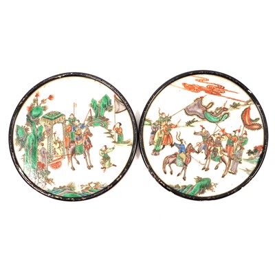 Lot 132 - Pair of Chinese porcelain circular panels
