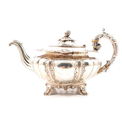 Lot 423 - William IV silver teapot