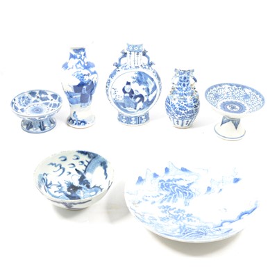 Lot 77 - Chinese porcelain blue and white moon flask, etc.