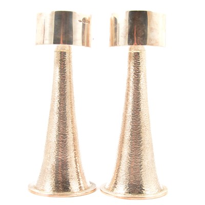 Lot 225 - Pair of Modernist silver candle stands, Graham Watling, London, 1985