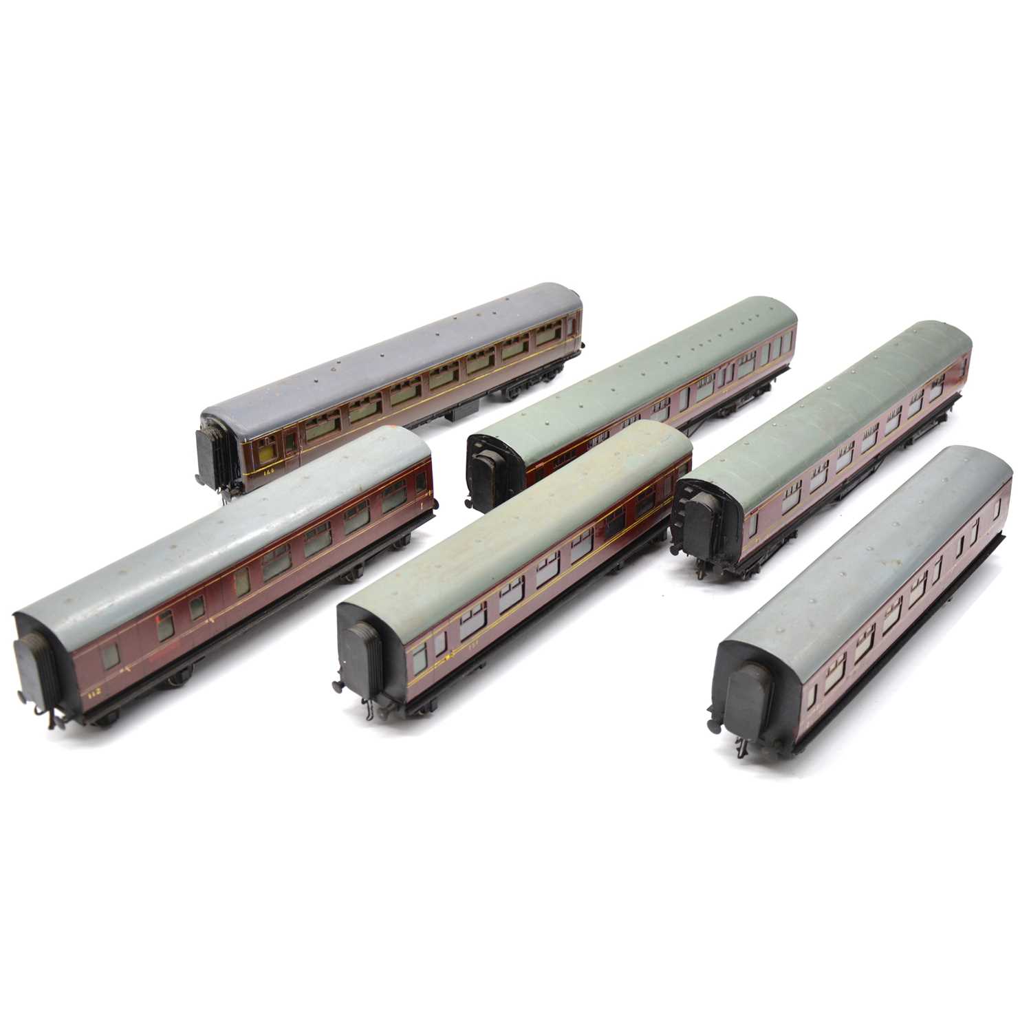Lot 107 O gauge model railway coaches, six including