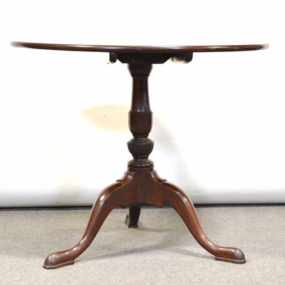 Lot 418 - George III mahogany table