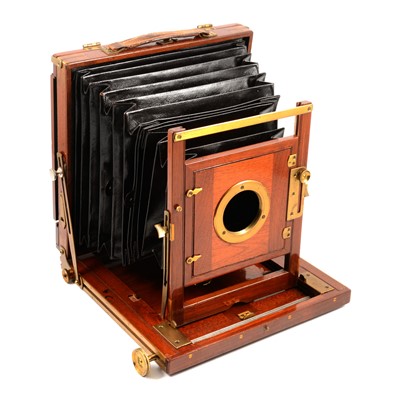 Lot 157 - Vintage mahogany and brass plate camera