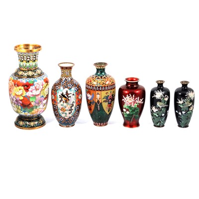 Lot 22 - Chinese cloisonne vase, plate and six cloisonne vases