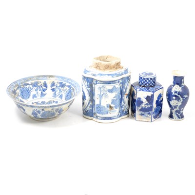 Lot 17 - Quantity of modern Chinese blue and white ceramics