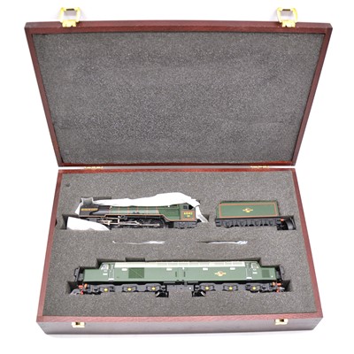 Lot 187 - Bachmann OO gauge two locomotive set, with wooden case