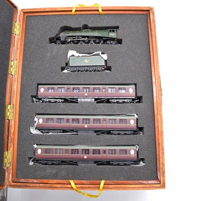 Lot 151 - Bachmann OO gauge set, ref. 31-960 'The Elizabethan', with wooden case.