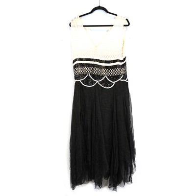 Lot 190 - Couture 1920s black and white silk V-neck sleeveless ‘flapper’ dress