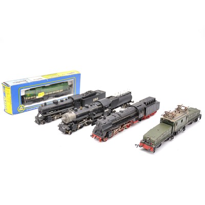 Lot 158 - Five OO and HO gauge model railway locomotives, including Marklin, Rivarossi