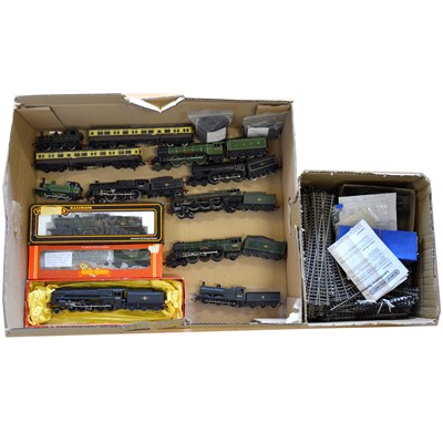 Lot 184 - Fifty-six OO gauge wagons